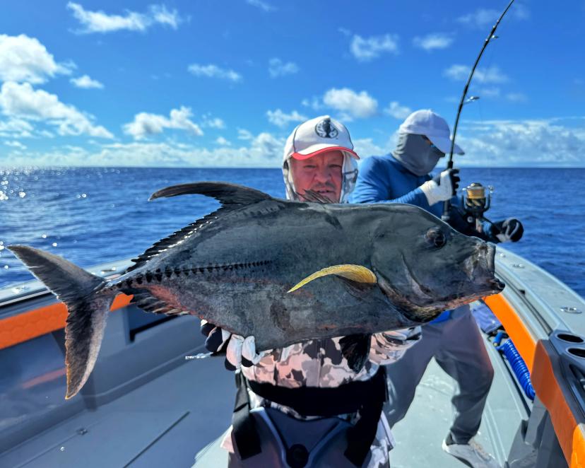 BoomBastic Chapters Seychelles - Aventures de Pêche au-Delà de l'Horizon