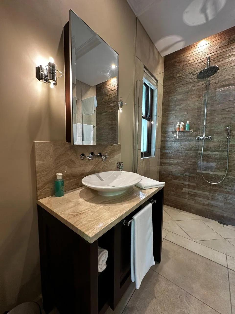 BoomBastic Chapters Seychelles - 5-Bedroom Villa