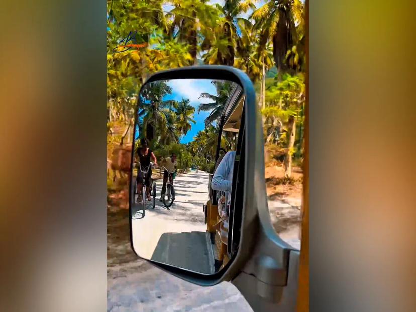 BoomBastic Chapters Seychelles - Island-hopping cruise in Seychelles: Praslin, Curieuse and La Digue in one day