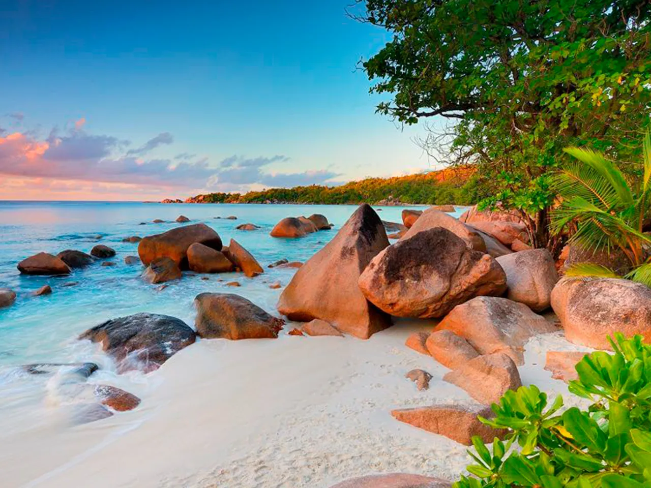 Анс Лацио (Anse Lazio).jpg
