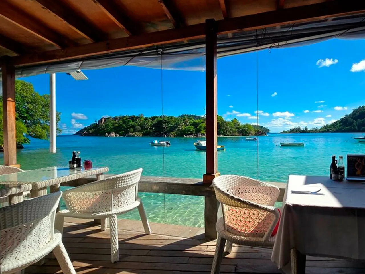 Del Place Restaurant.jpg